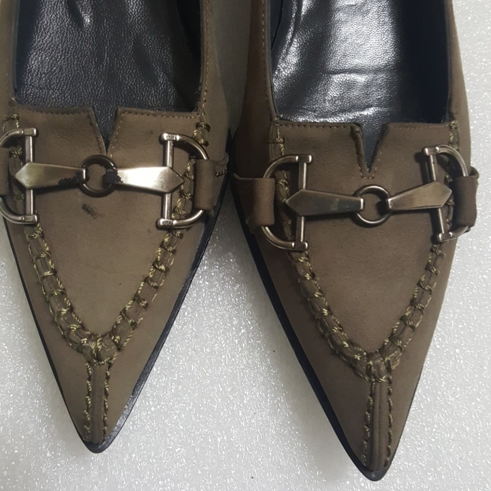 Stuart Weitzman Kitten Heels Pointy Toe - image 8